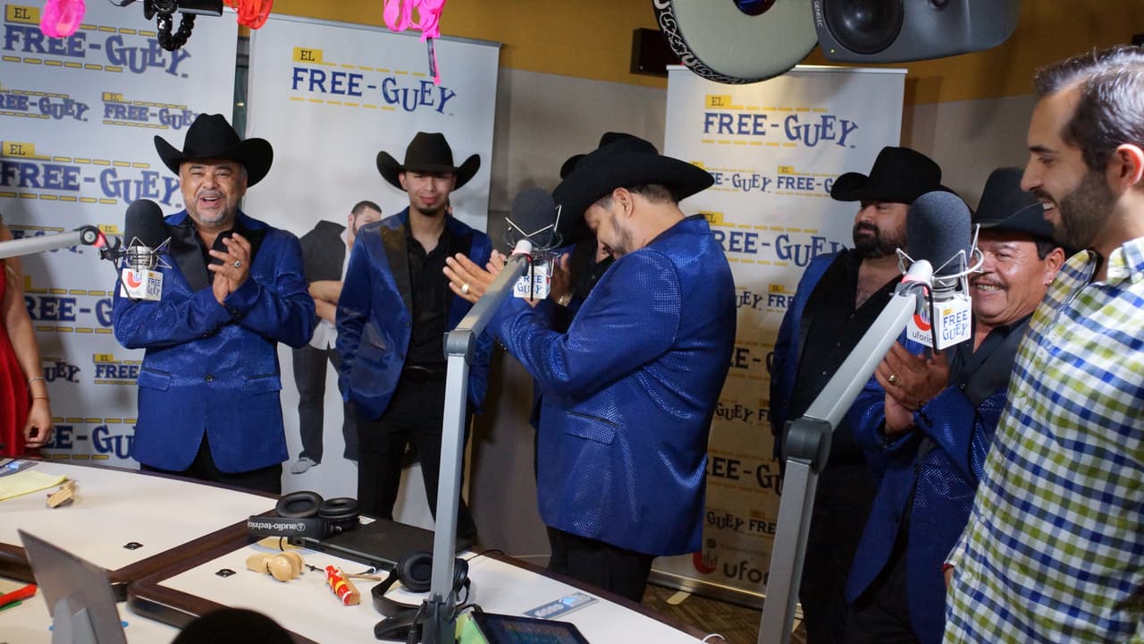 Los tres locutores se la pasaron 🎶 "fine, fine, fine, very good, very good, very good, very, very, very, very good" 🎶 con Los Rieleros de Norte.