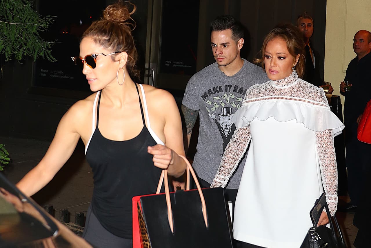 El 30 de junio de 2016, Jennifer López fue a cenar al restaurante Cipriani, en Nueva York, junto a su mejor amiga, Leah Remini y 'Casper' Smart.
