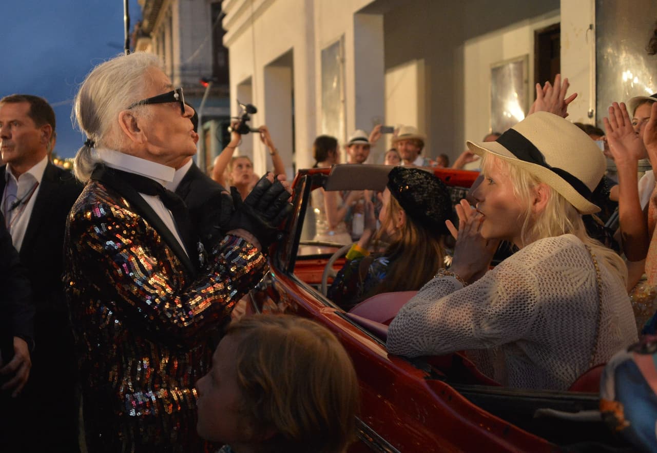 Lagerfeld fue la sensación con todos los presentes.