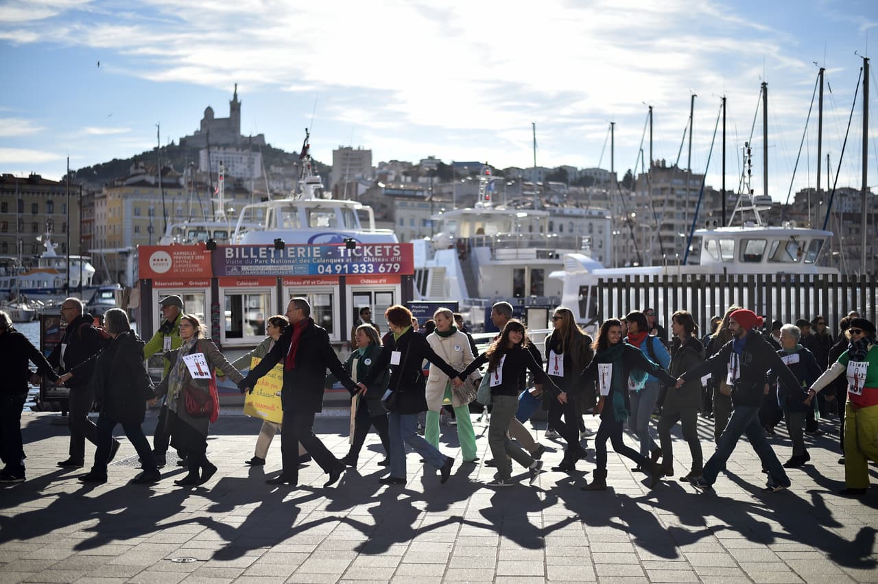 Cadena humana en Marsella, al sur de Francia.
