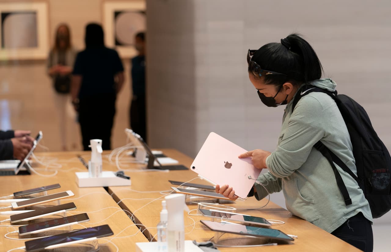 El nuevo modelo incorpora la tecnología "True Tone", que proporciona una luminosidad y unos colores brillantes y de gran calidad incluso en circunstancias de luz poco propicias.