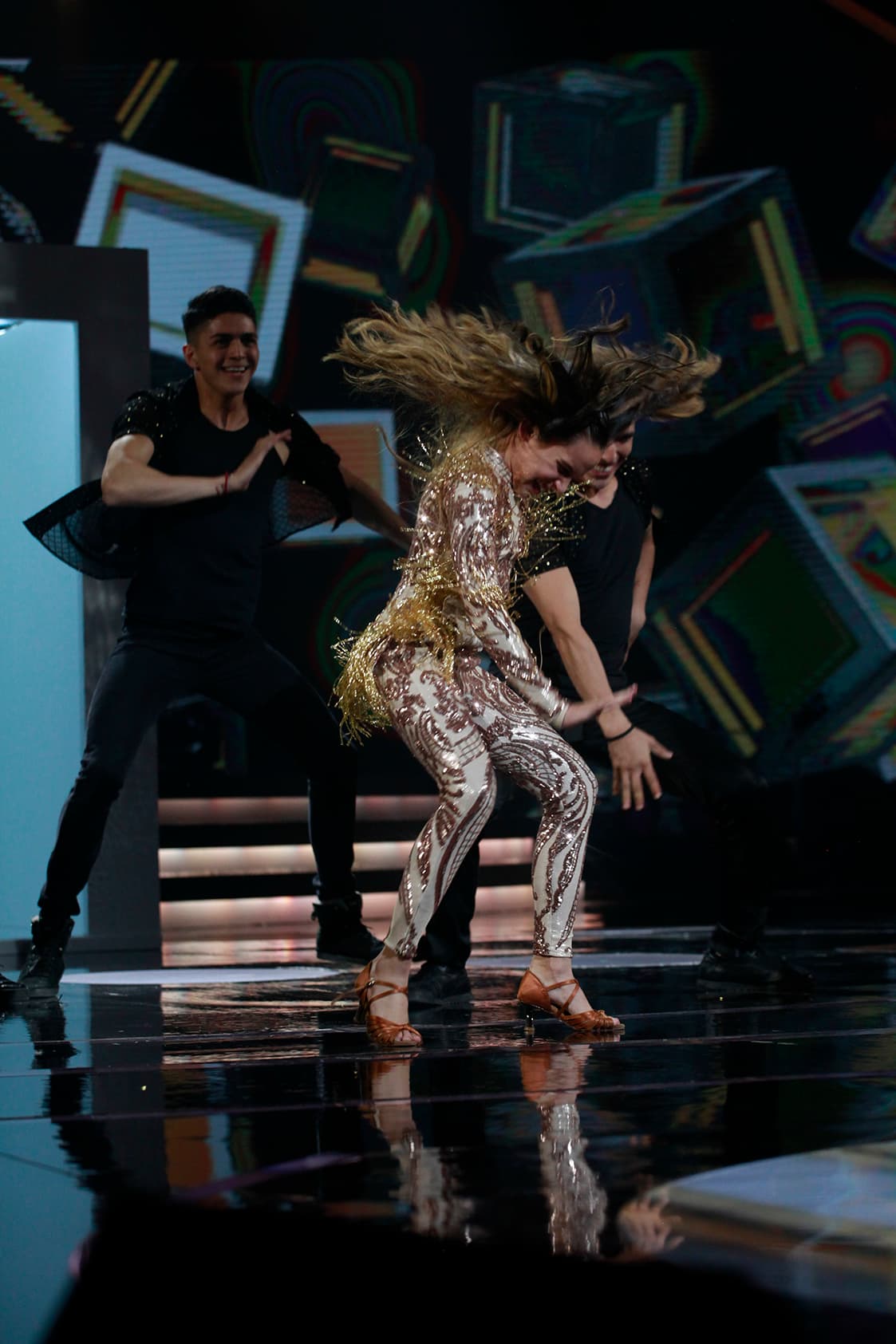 Tanto por el vestuario con el que llegó vestida como por la fuerza que le imprimió a su coreografía.