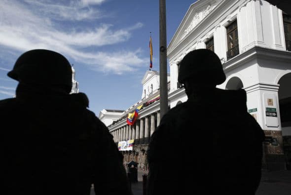 Los cuatro miembros de la nueva directiva visitarán en las próximas horas el cadáver de Froilan Jiménez, un agente que murió mientras participaba en el operativo para sacar al presidente de Ecuador, Rafael Correa, del hospital donde lo tenían recluido los sublevados el jueves.