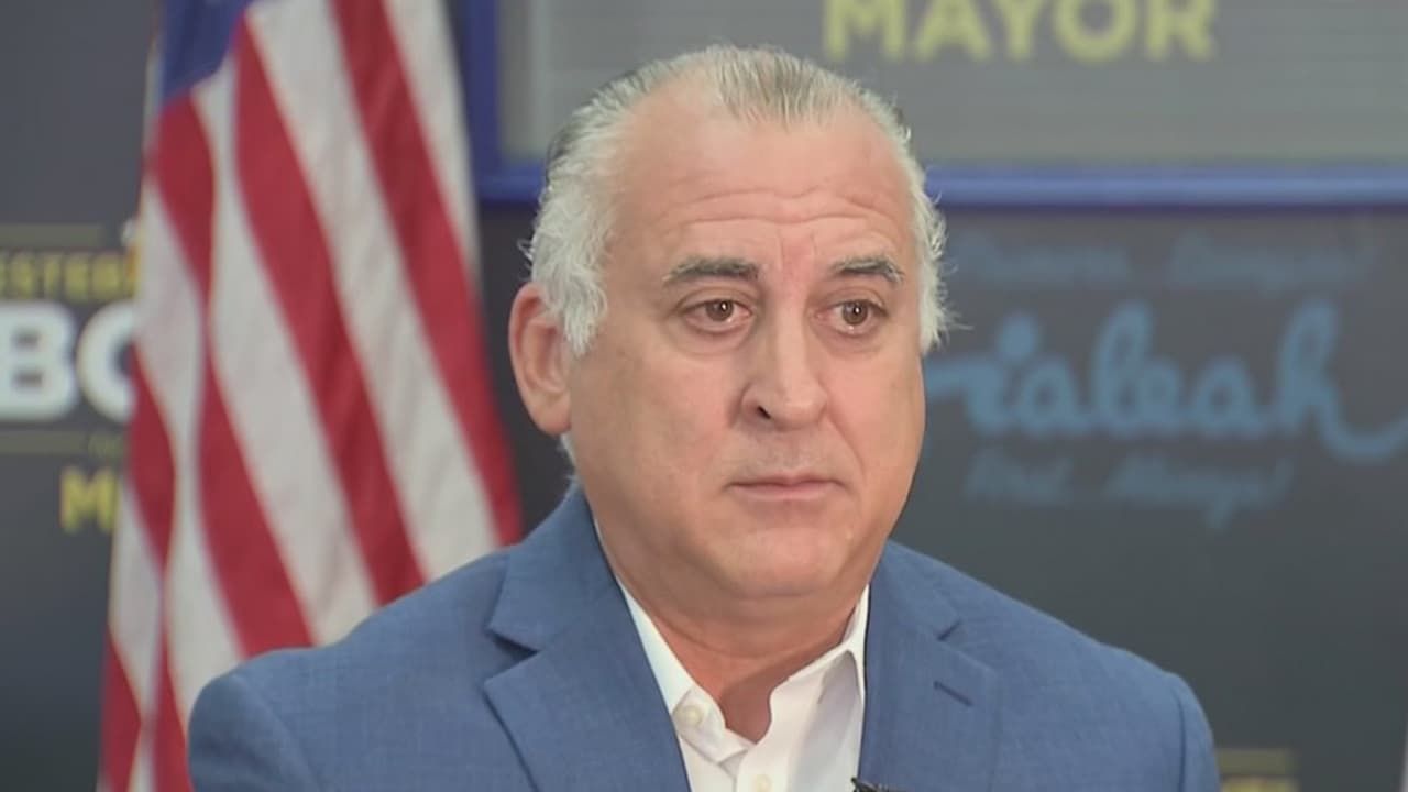 El costo del agua y el tráfico: problemas que Esteban Bovo dice que enfrentará de ser elegido alcalde de Hialeah