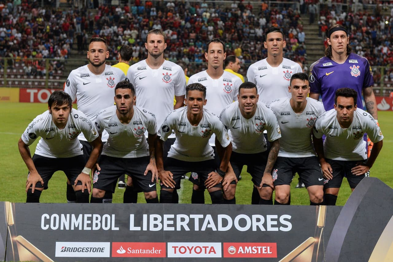 Corinthians se sumó a Gremio donando dinero, comida y medicinas en visitas a Venezuela