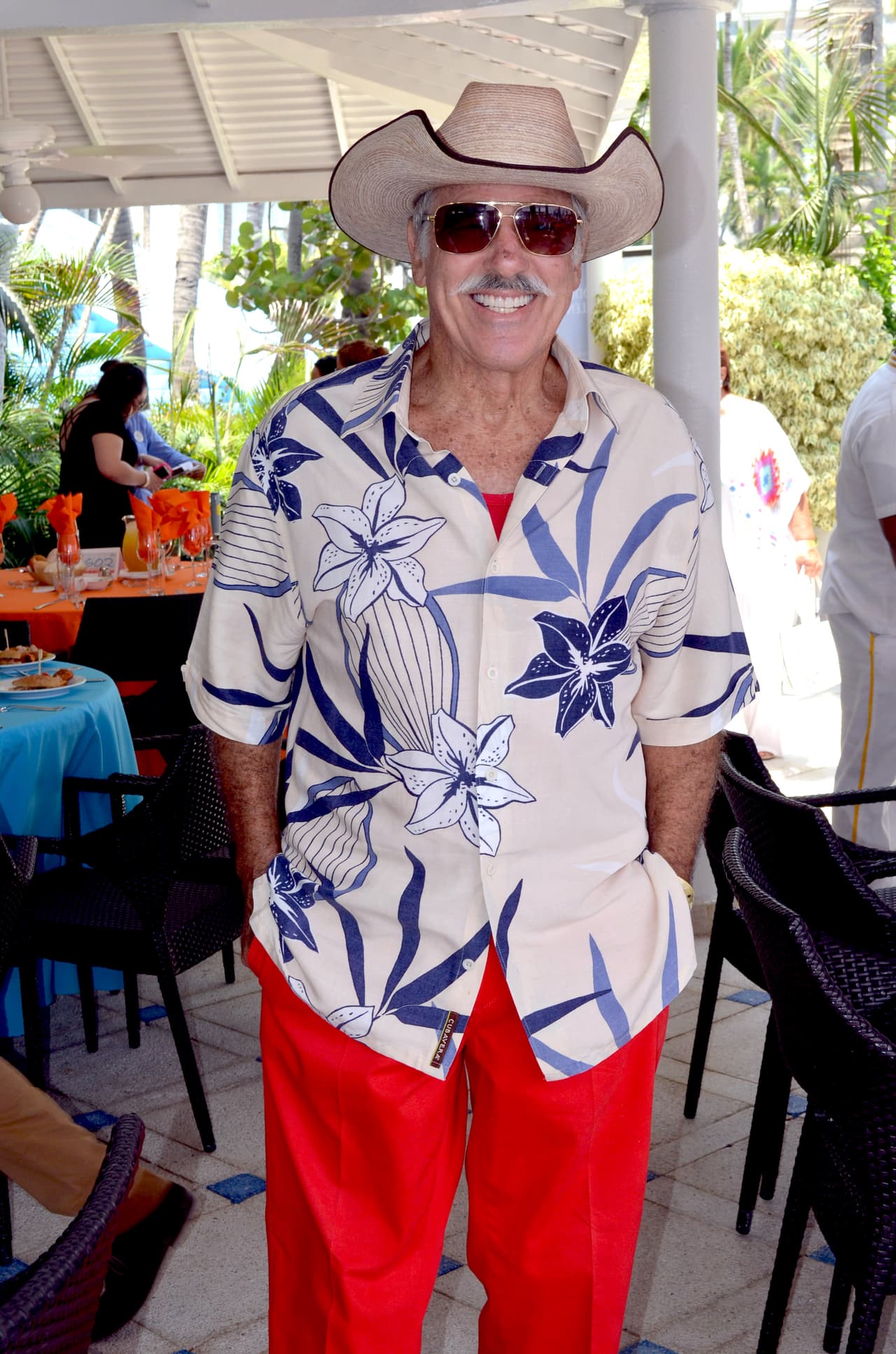 Ahora el actor está retirado de las telenovelas, pues hace años se sometió a una operación de columna y confesó que está esperando su muerte.