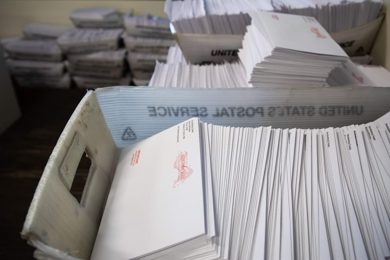 ¿Cómo y dónde puedes solicitar la boleta ausente para votar en estas elecciones? Una experta explica