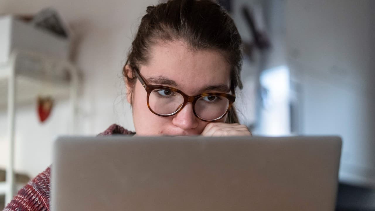 ¿Tú o tus hijos sufren de violencia de pareja adolescente? Te decimos cómo pedir ayuda