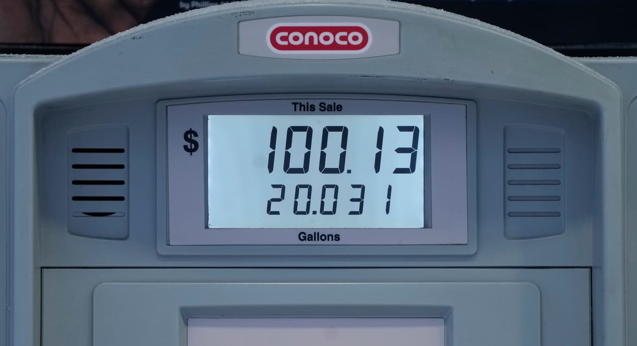 Varios estados evalúan eliminar el impuesto a la gasolina: ¿Nos dará realmente un alivio?