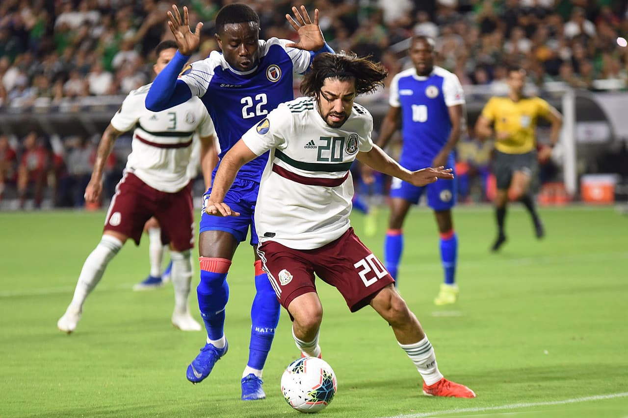 Rodolfo Pizarro, uno de los jugadores más activos a lo largo de todo el partido pero en el reducto final, no lograba dar ese pase o tiro que marcara la diferencia.