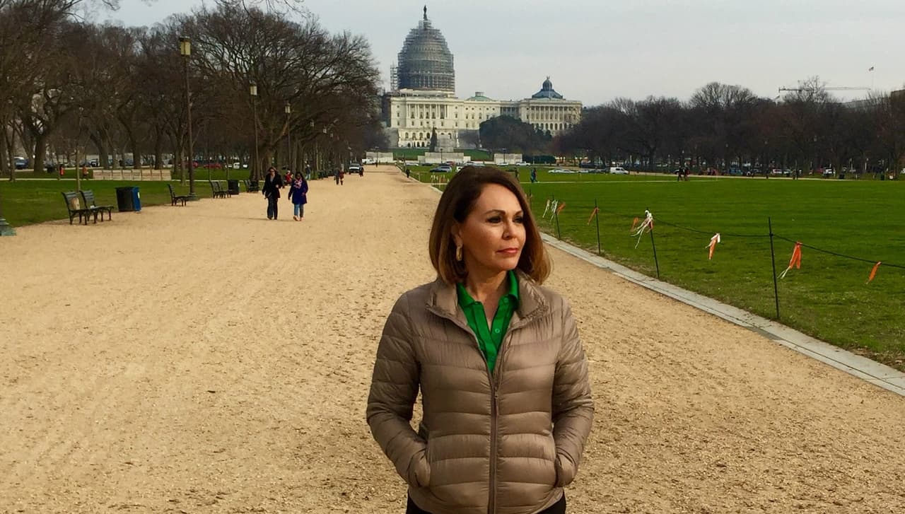 Maria Elena Salinas in Washington. In 2006 she published an autobiography entitled 'I am my father's daughter. Living a life without secrets'.