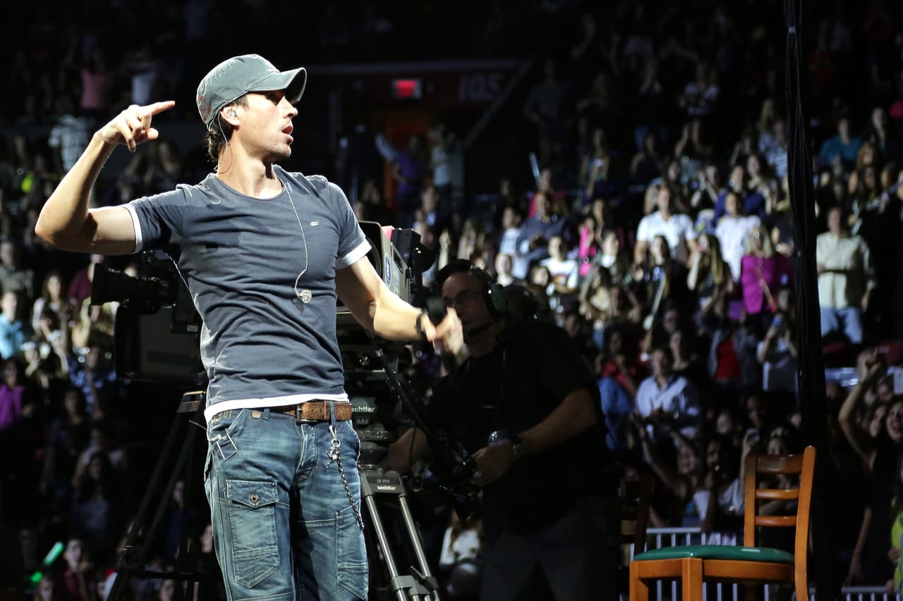 2. La producción de 'Duele El Corazón' corre a cargo de Carlos Pacuar, gran amigo de Enrique desde 1999.