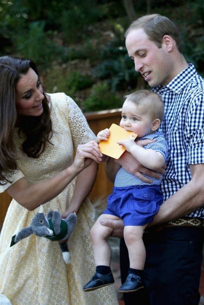 Pues incluso a la distancia se nota que son una pareja que se complementa en las tareas del cuidado del bebé.