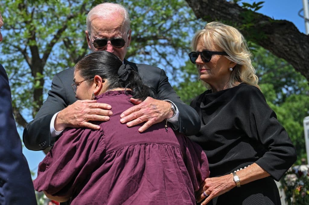 Foto a foto: En medio del luto y el dolor, Uvalde recibe el abrazo del presidente Biden y la primera dama