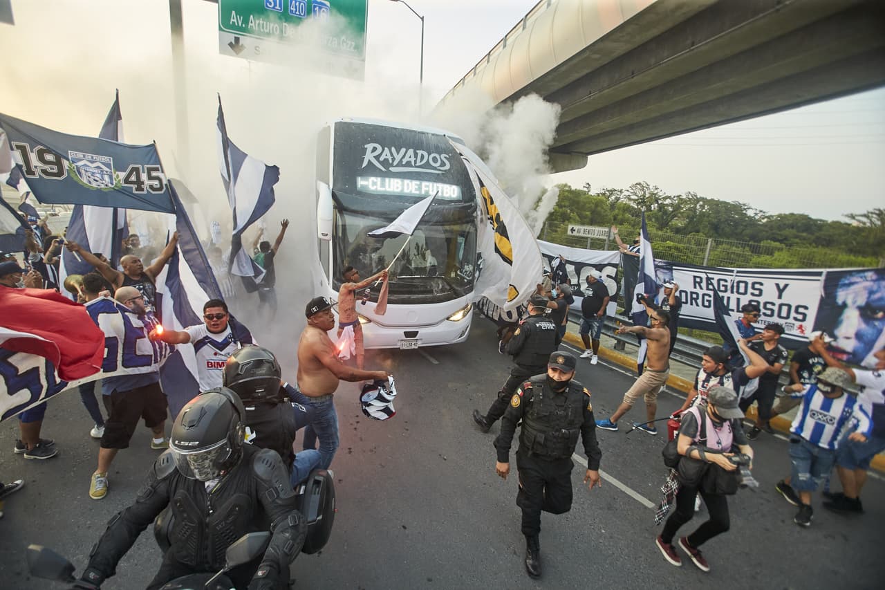 Carnaval y caravanas no faltaron previo al duelo contra los Tigres de la UANL correspondiente al Guard1anes 2020.