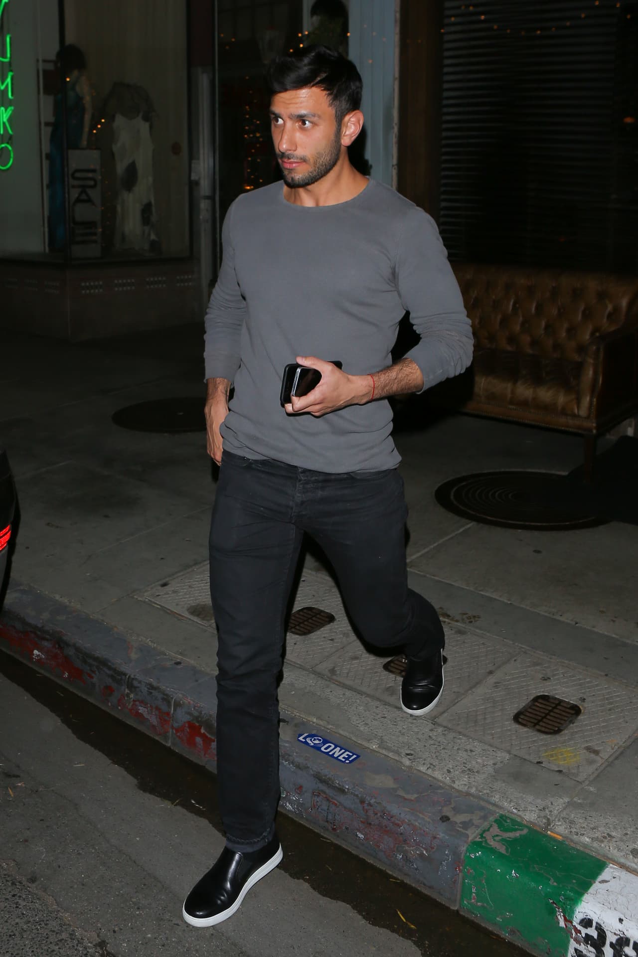 Detrás de Ricky, iba Jwan Yosef.