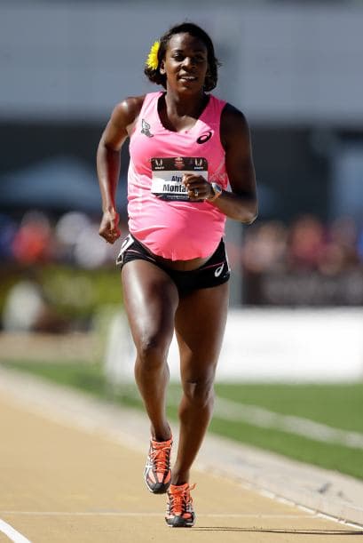 Alysia Montaño es conocida como 'La Flor Voladora' por el accesorio que usa en su cabellera en cada carrera.