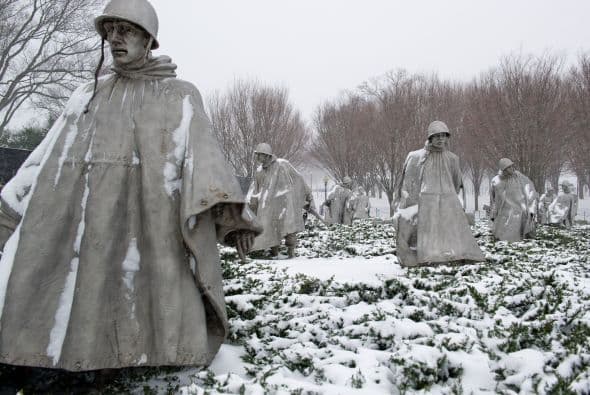 A consecuencia de la tormenta invernal que afecta gran parte del noreste y la costa del Atlántico medio.