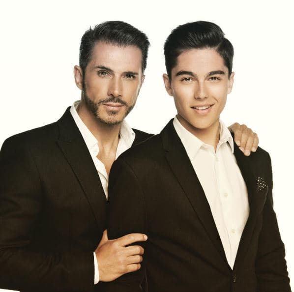 Segio Mayer y Sergio Mayer Mori no sólo comparten la galanura, además, comparten casi la misma estatura. El padre del hijo de Barbara Mori mide 5' 9''/ 1.75 m, mientras que su retoño apenas lo rebasa por un pelito, pues mide 1.76 m.