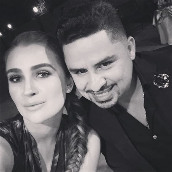 "Está muy bien, con mucho ánimo. Tenemos muchas esperanzas, todo está positivo", dijo Kenia a las cámaras de televisión a las afueras del lugar donde se mantiene detenido.