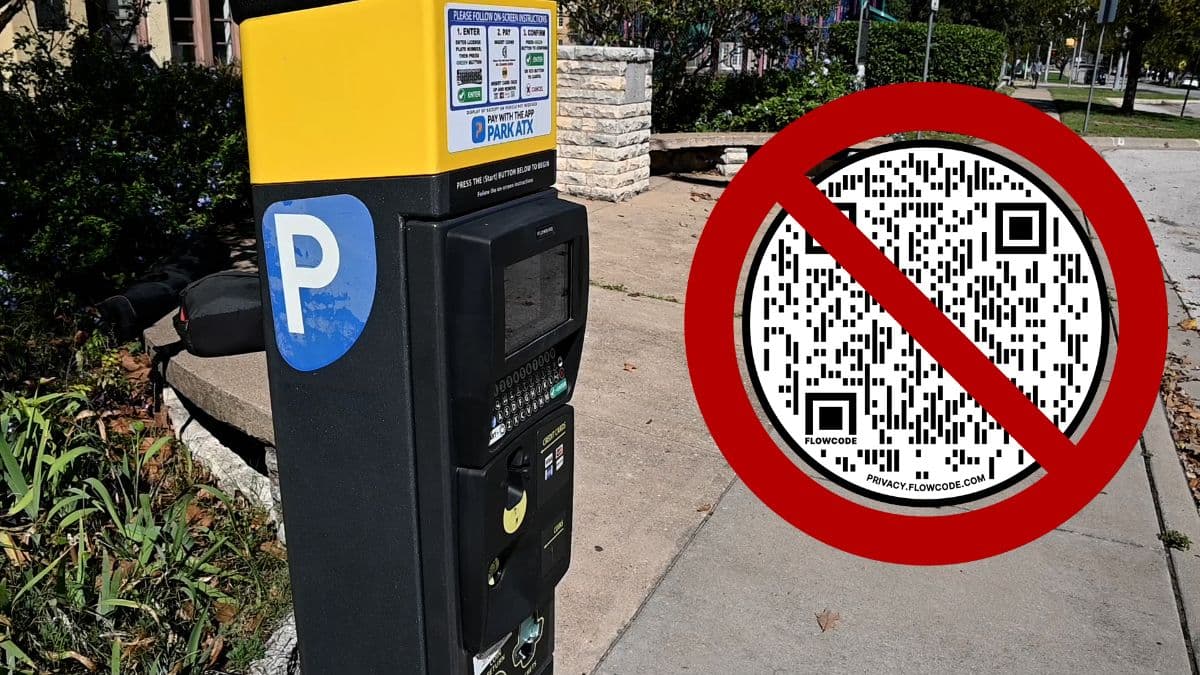 Hallan códigos QR fraudulentos en las estaciones de pago para estacionamiento en Austin