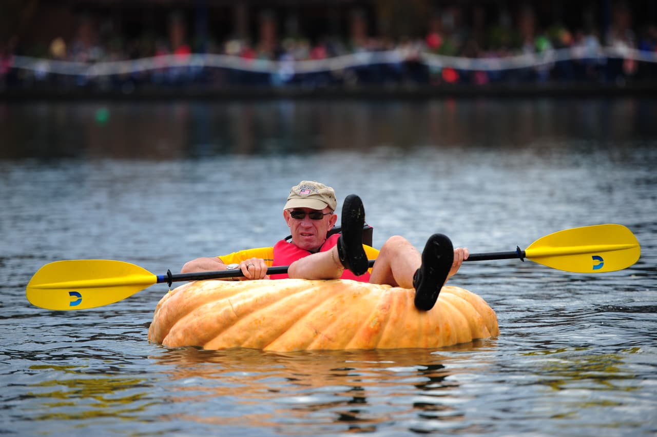 Los participantes se esforzaron muchísimo, pero algunos tuvieron que desistir después de que su calabaza se llenara de agua, sin embargo después de todo el evento resultó muy divertido para todo el mundo y unió a las familias de los agricultores.