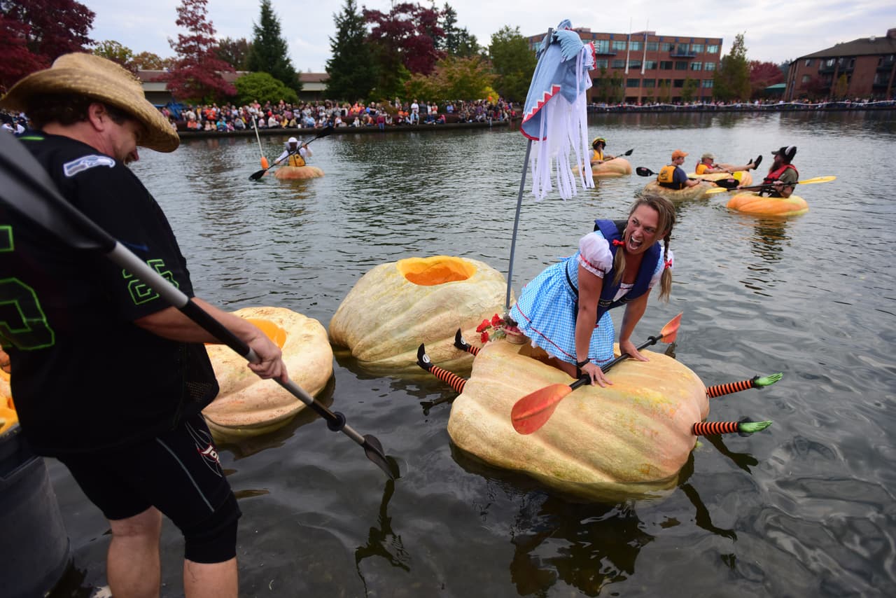 Los participantes se esforzaron muchísimo, pero algunos tuvieron que desistir después de que su calabaza se llenara de agua, sin embargo después de todo el evento resultó muy divertido para todo el mundo y unió a las familias de los agricultores.