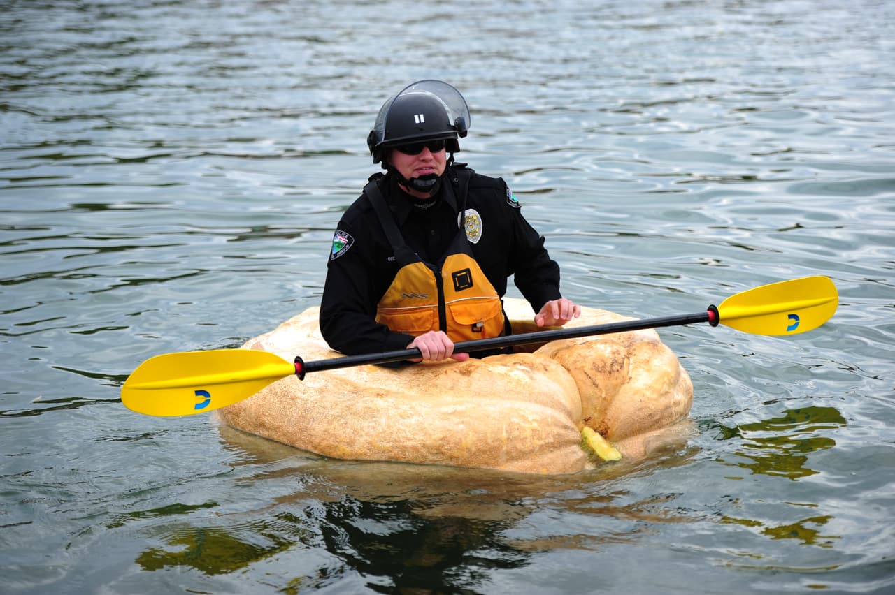 Los participantes se esforzaron muchísimo, pero algunos tuvieron que desistir después de que su calabaza se llenara de agua, sin embargo después de todo el evento resultó muy divertido para todo el mundo y unió a las familias de los agricultores.