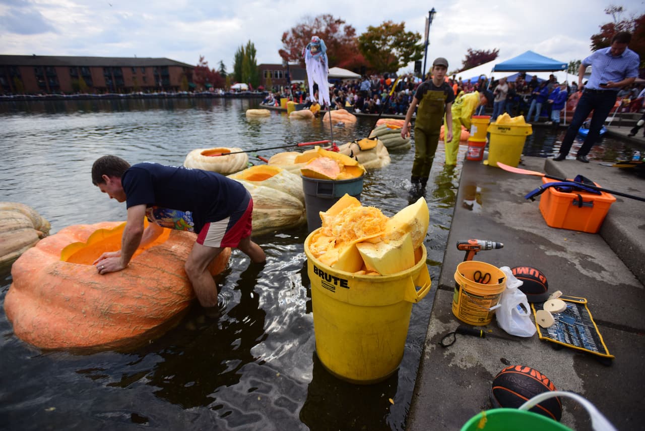 Los participantes han dicho que remar alrededor de un lago dentro de una calabaza gigante no es fácil. "Es brutal", dijo Larry Nelson, de 50 años, quien fue segundo lugar en el concurso.