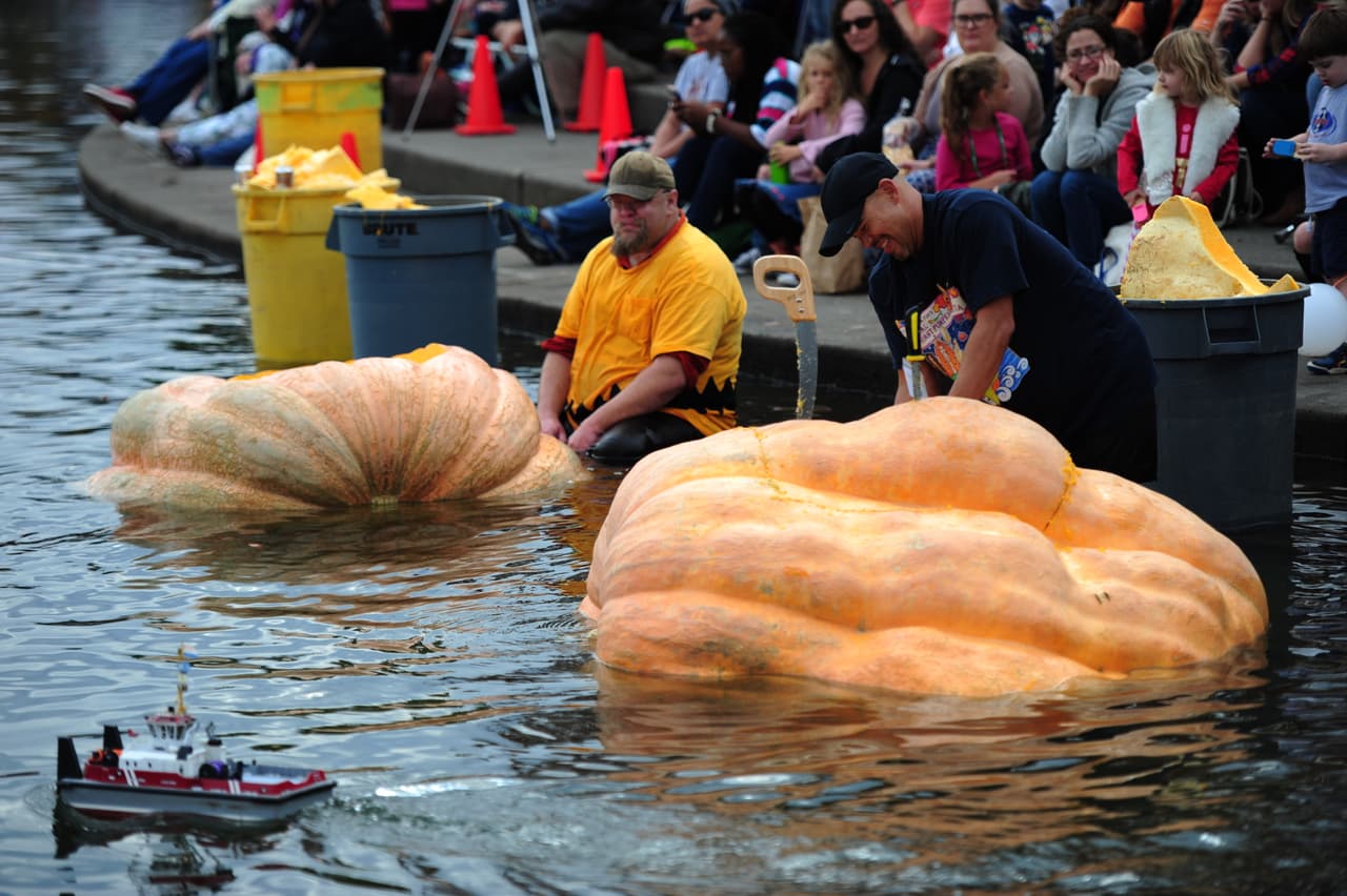 Los participantes se esforzaron muchísimo, pero algunos tuvieron que desistir después de que su calabaza se llenara de agua, sin embargo después de todo el evento resultó muy divertido para todo el mundo y unió a las familias de los agricultores.
