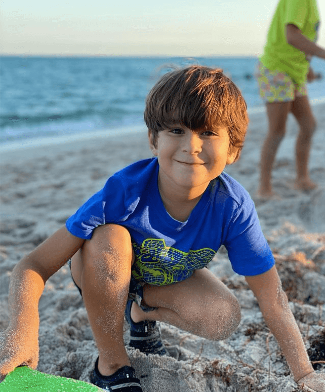 En cuanto a Alesso, le gusta la aventura, los tiburones y el color azul, este último dato es evidente por la ropa que usa en sus publicaciones.