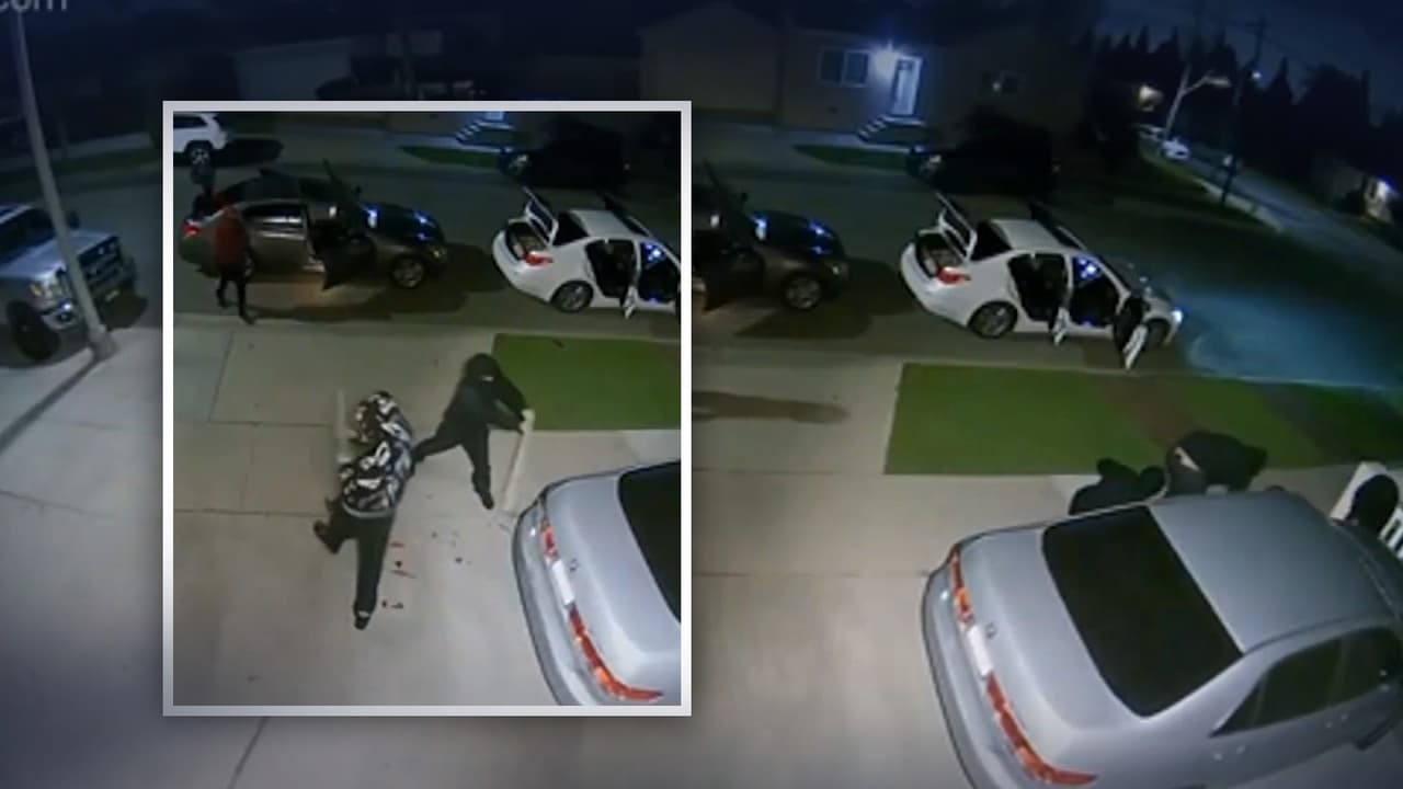 Video muestra cómo unos ladrones destruyen un automóvil y le roban el convertidor catalítico 