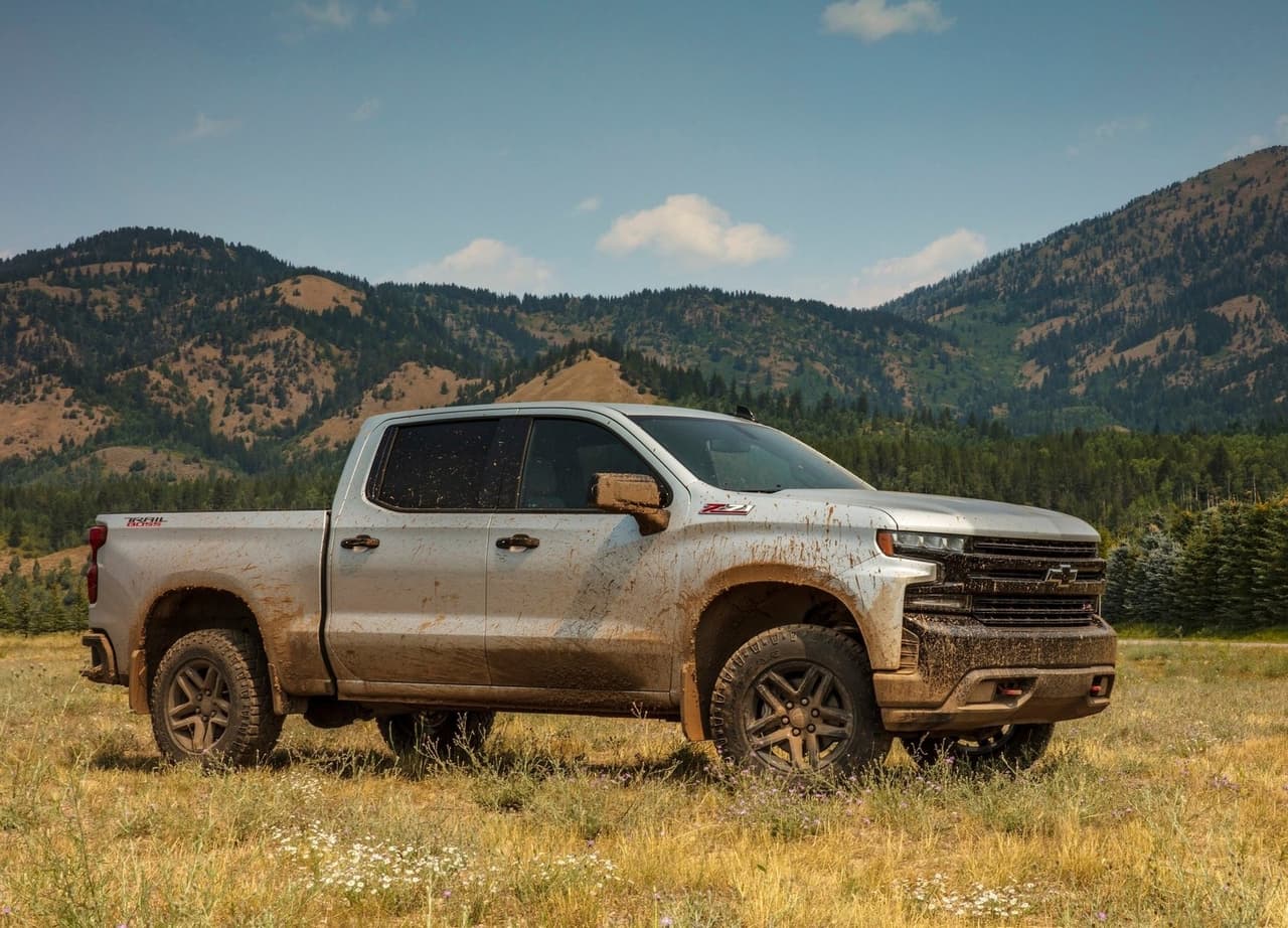 <h3 class="cms-H3-H3"><b>Chevrolet Silverado</b></h3>
<br>
<br>
<b>Precio promedio: </b>24,265 dólares
<br>
<b>Porcentaje promedio por debajo del valor de mercado: </b>11.4%
<br>
<b>Ahorro promedio: </b>3,312 dólares