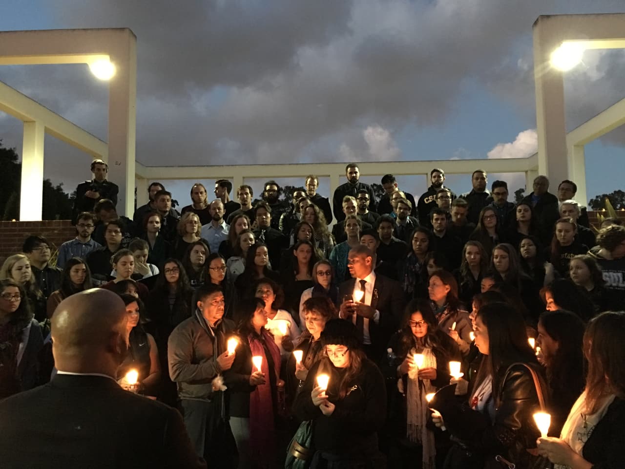 La familia de Nohemí González preside la vigilia