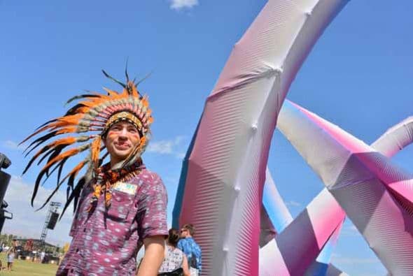 El festival de Coachella cerró su edición 2014 con los más divertidos estilos y hasta con tono tradicional y espiritual. Esta galería lo demuestra desde conejos de pascua, súper héroes y hasta celebridades irreconocibles. ¿Quieres ver más?: Las fotos que no te puedes perder