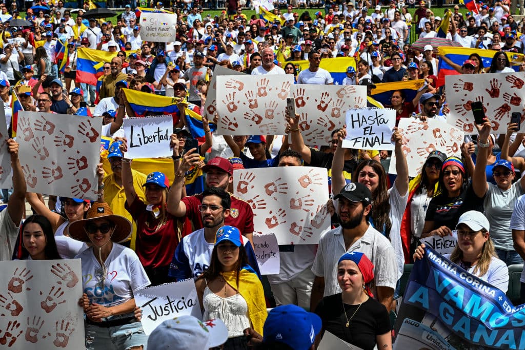 El ambiente en el encuentro en el Bayfront Park, en el centro de Miami, fue una mezcla de frustración, luto, orgullo, euforia y determinación.