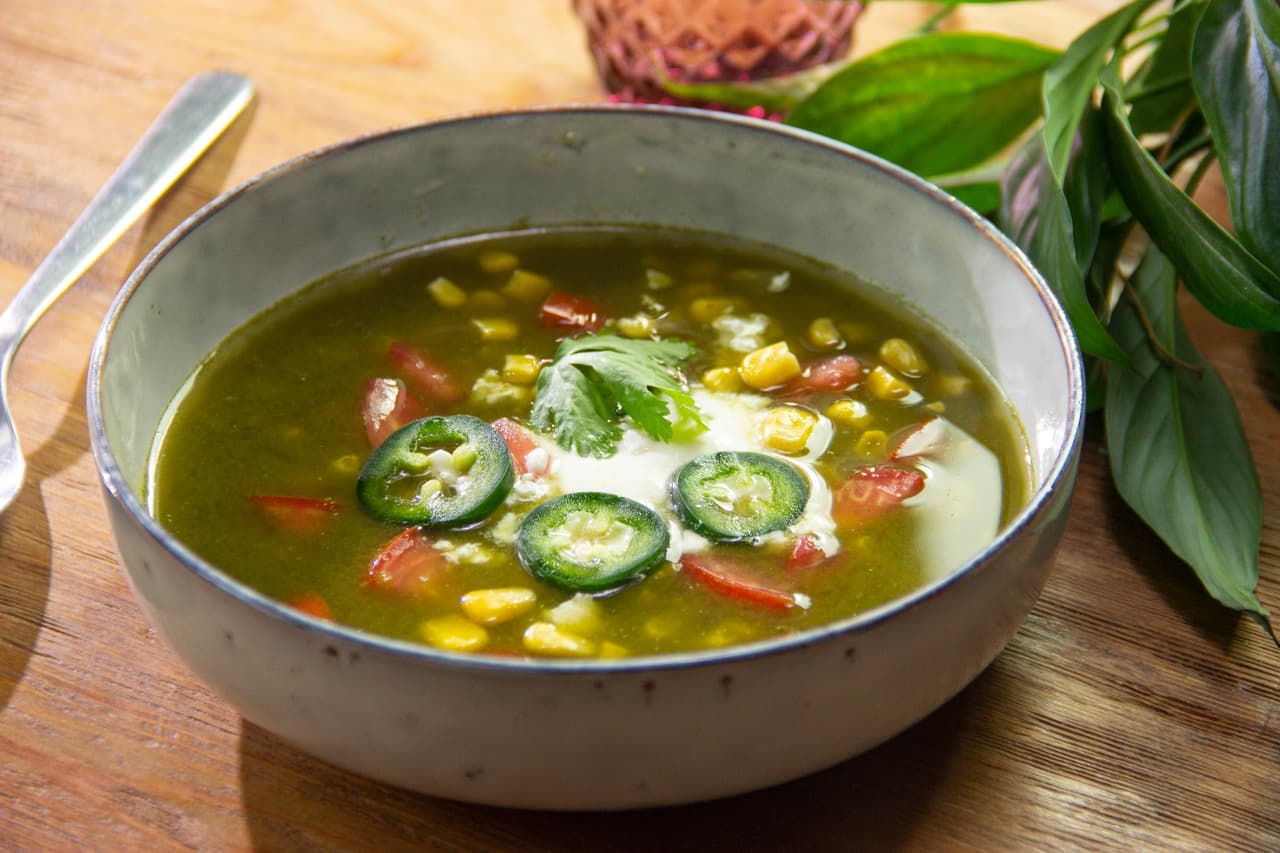 Caldo verde con elote, cilantro y rajas (muy rico y nutritivo)