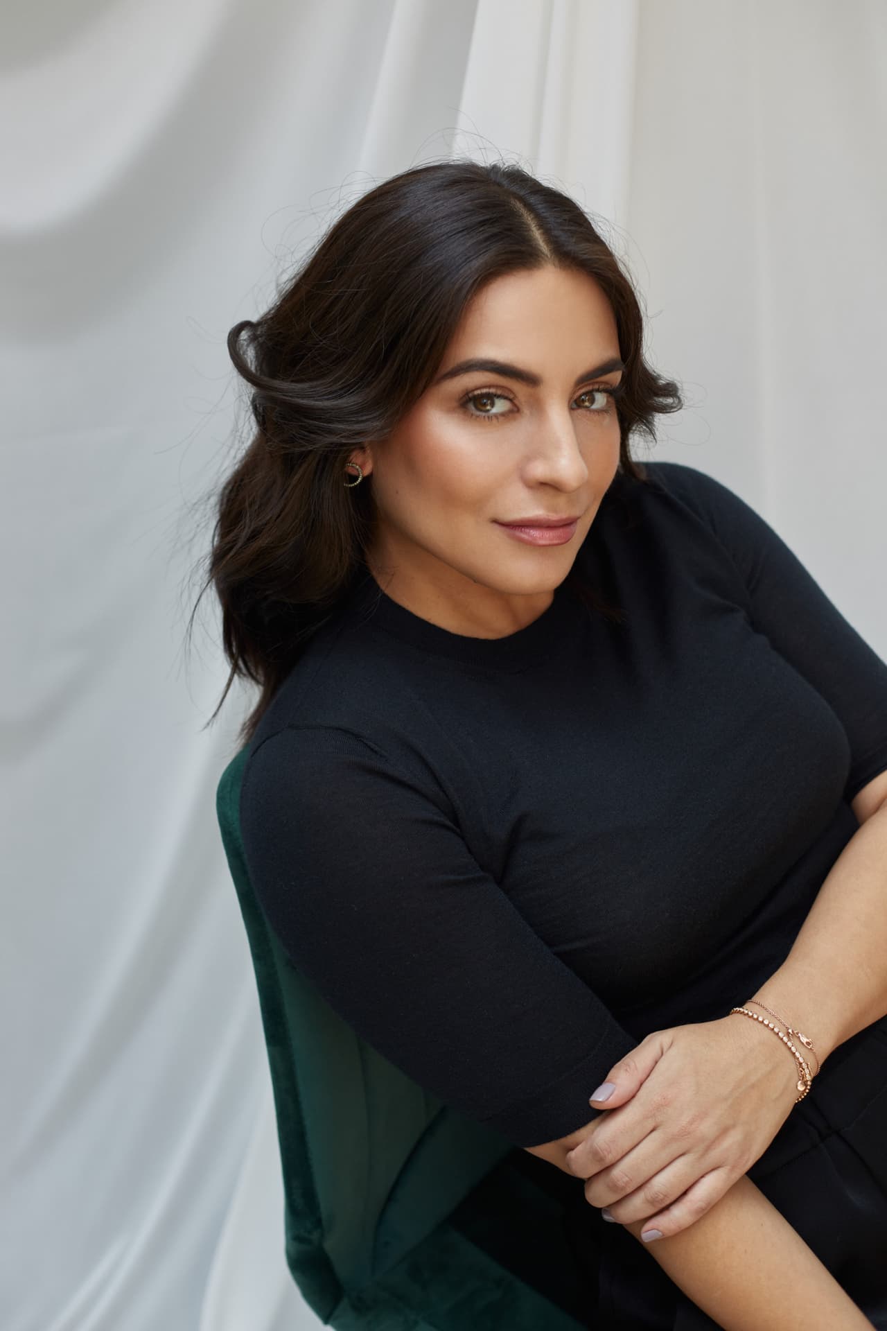 Una artista completa, abarcando todas las disciplinas y ahora como conductora de Tu Cara Me Suena, así veremos a Ana Brenda Contreras todos los domingos a las 8P/7C por Univision.