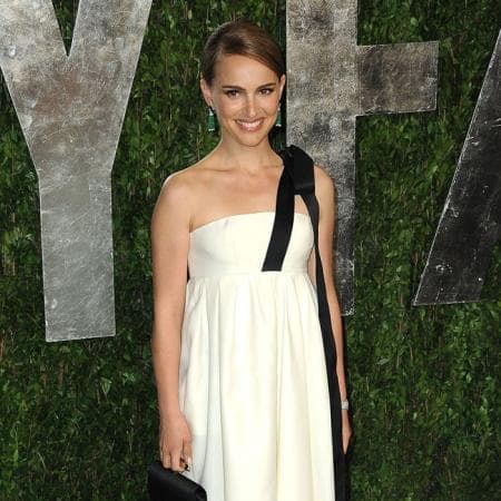 La protagonista de 'Black Swan' es políglota, pues habla varios idiomas: hebreo e inglés, los cuales habla a la perfección, y también francés, japonés, alemán y español, aunque no los domina.