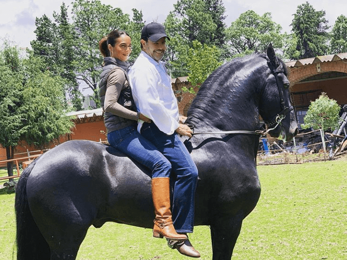 Para él, esa es la clave para "no salir corriendo": "Tienes que fortalecer tu autoestima y, también, sentir mucha admiración por tu pareja".
<br>