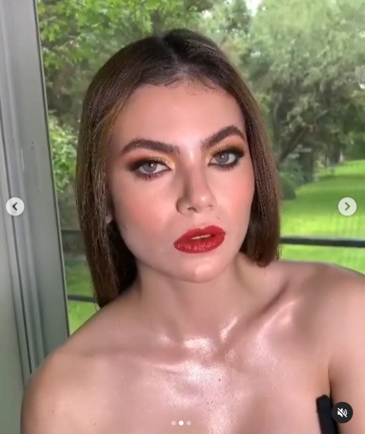 Las primeras investigaciones apuntaron a un presunto suicidio. La joven tenía 21 años y se le consideraba una promesa no solo en el mundo de los concursos de belleza, sino también en la televisión. Si tú o alguien que conoces tiene pensamientos suicidas, puedes encontrar ayuda inmediata en inglés y español en la Linea Nacional de Prevención del Suicidio, llamando al 1-800-273-8255 o
<b><a href="https://suicidepreventionlifeline.org/help-yourself/en-espanol/" target="_blank">entrando a este sitio web. </a></b>
<br>