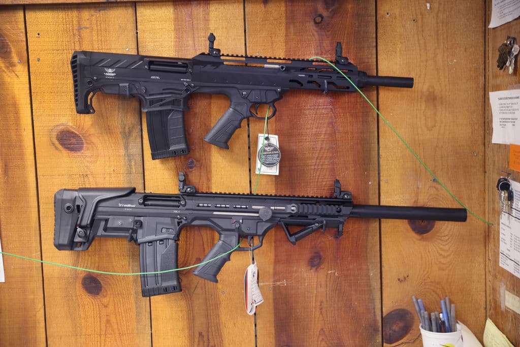 El atacante de Indianapolis pudo comprar dos armas apenas unos meses después de que la policía le hubiese retirado una