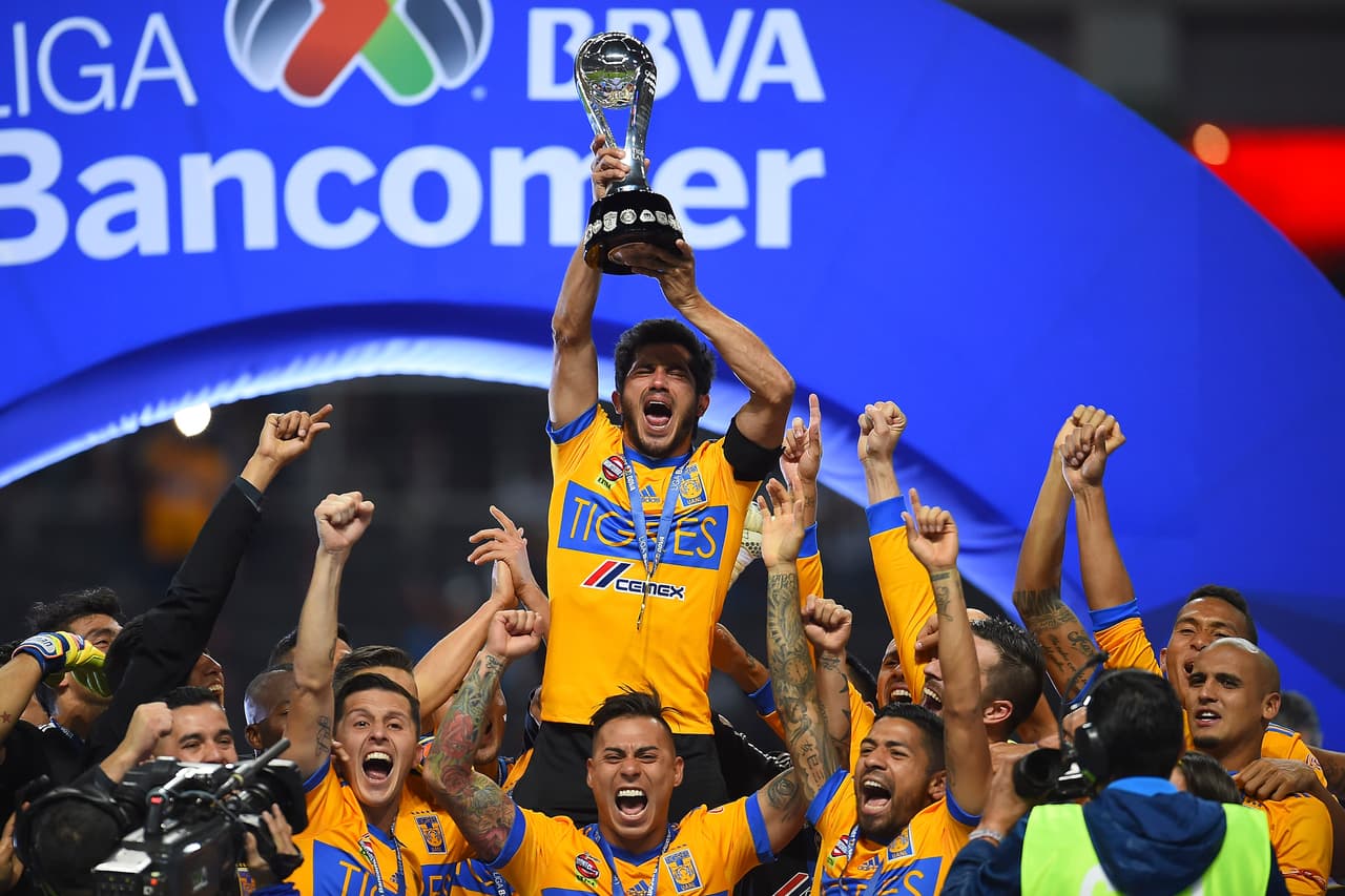 Photo during celebration after the match Monterrey vs Tigres UANL, Corresponding to Great Final of the League BBVA Bancomer MX Tournament Apertura 2017 at BBVA Bancomer Stadium. Foto durante la celebracion despues del partido Monterrey vs Tigres UANL, correspondiente al partido de vuelta de la Gran Final de la Liga BBVA Bancomer MX,del Torneo Apertura 2017, En el Estadio BBVA Bancomer, en la foto: Damian ALvarez levanta con Jugadores de Tigres Campeones del Apertura 2017 10/12/2017/MEXSPORT/Osvaldo Aguilar.