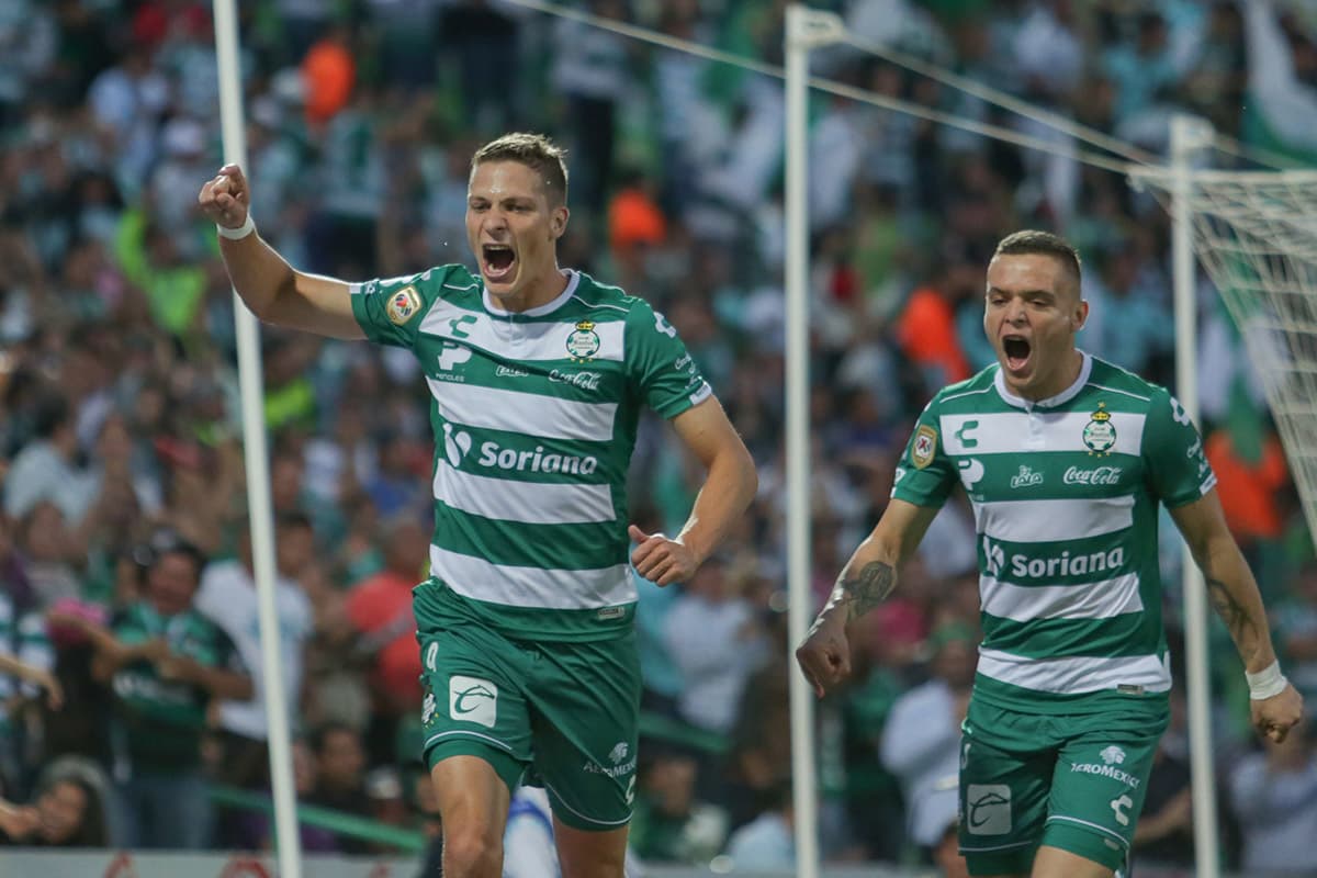 3. Santos Laguna, 28 puntos. Aunque ya tiene los seis puntos de ventaja sobre la zona media de la tabla necesita solo un punto para ratificar su clasificación, el cual buscará contra las Águilas del América en casa o frente a Pumas UNAM en Ciudad Universitaria.