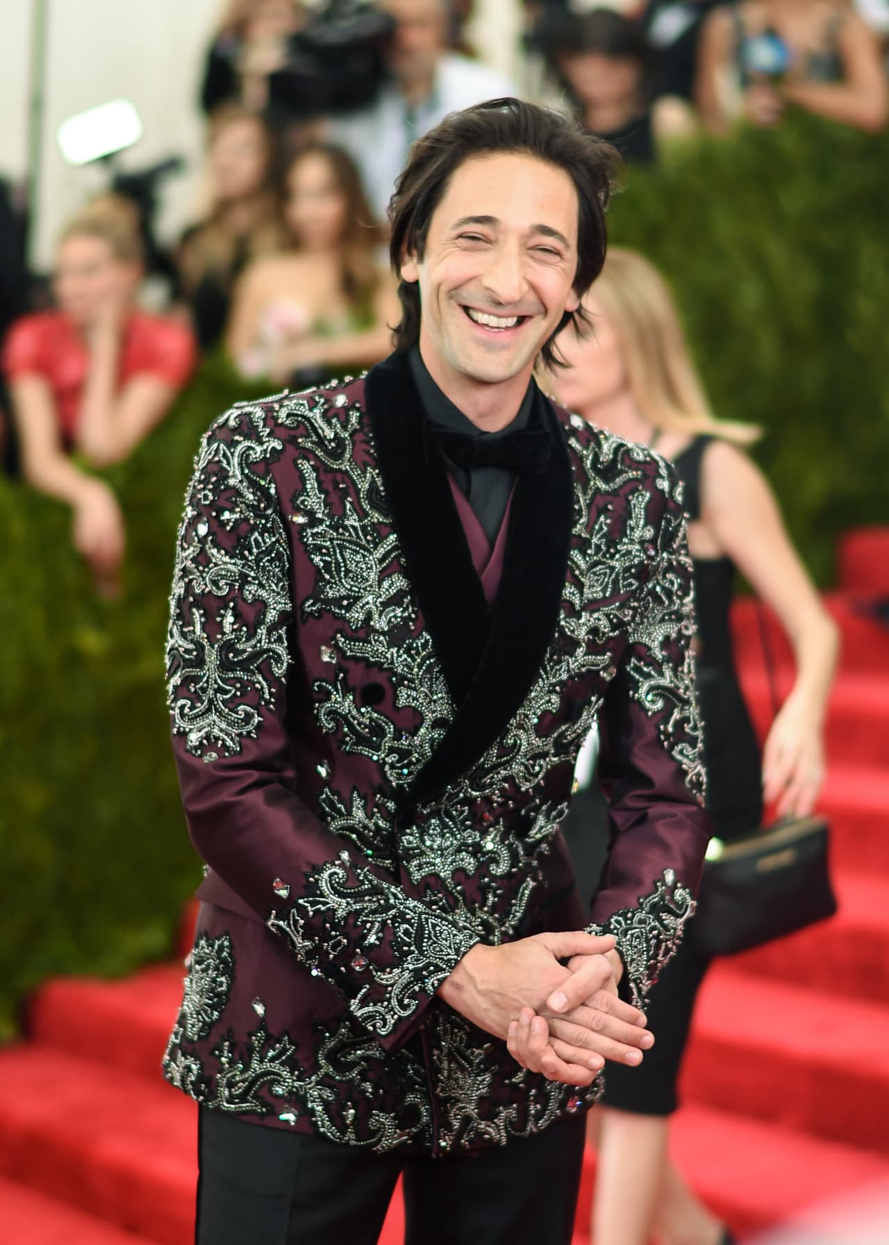 Adrien Brody pondría nerviosos a todos en su clase de fotografía con esa enorme sonrisa suya.