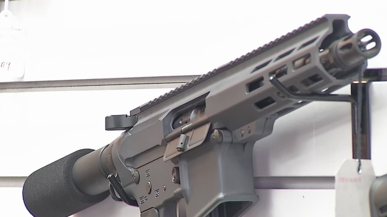 Legisladores de Texas continúan en pugna para aprobar una ley que permitiría portar armas en lugares públicos