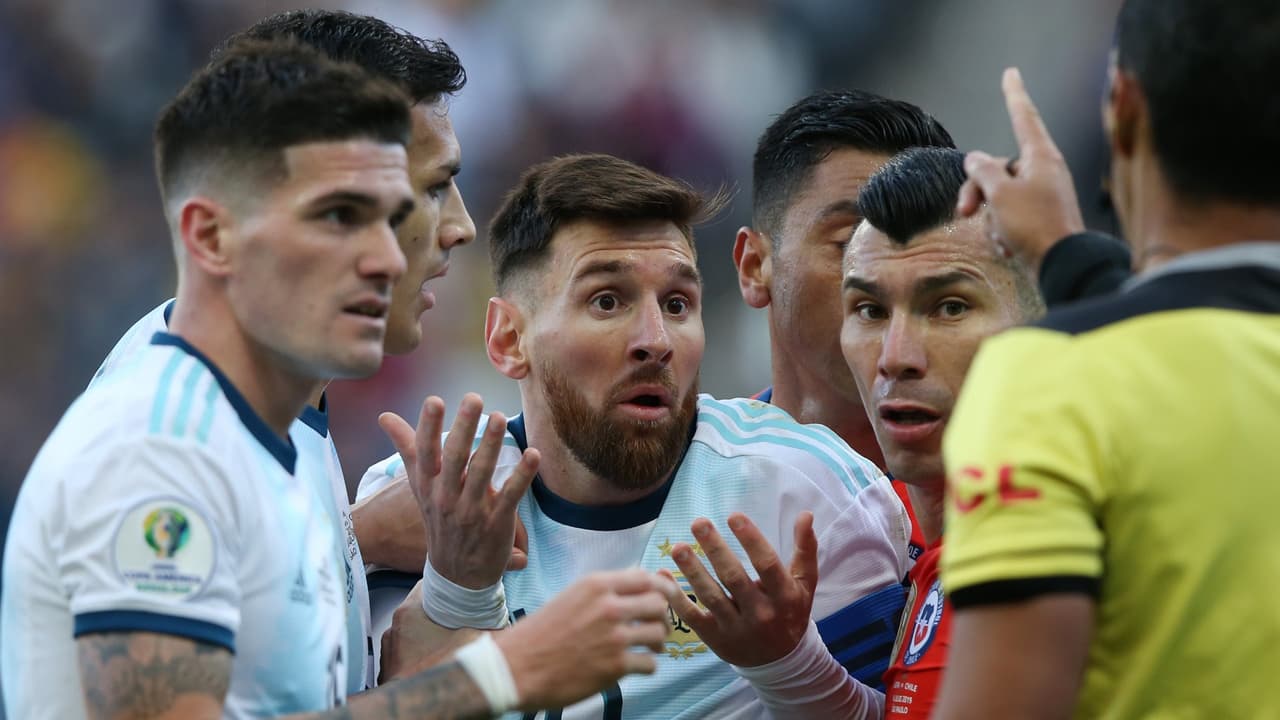 Messi no jugará ante México por suspensión