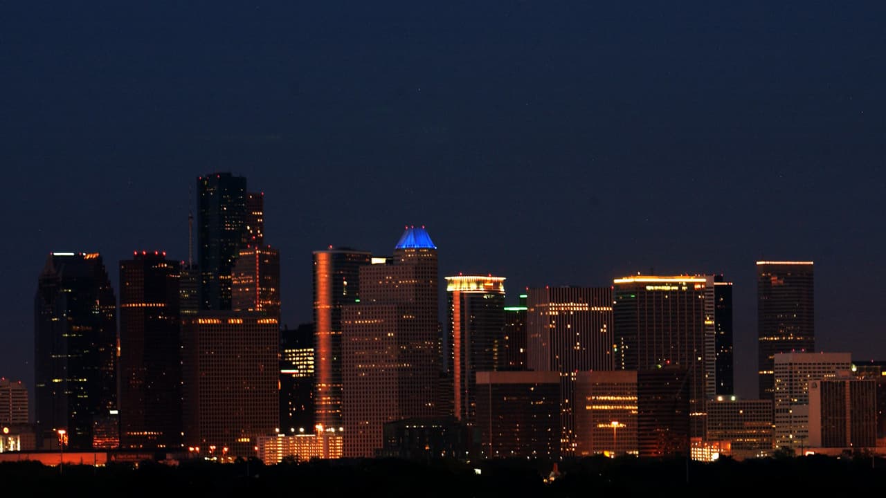 Se espera que la temperatura ronde los 43 grados Fahrenheit. No hay probabilidad de lluvia para este día y se prevé un sábado mayormente soleado.