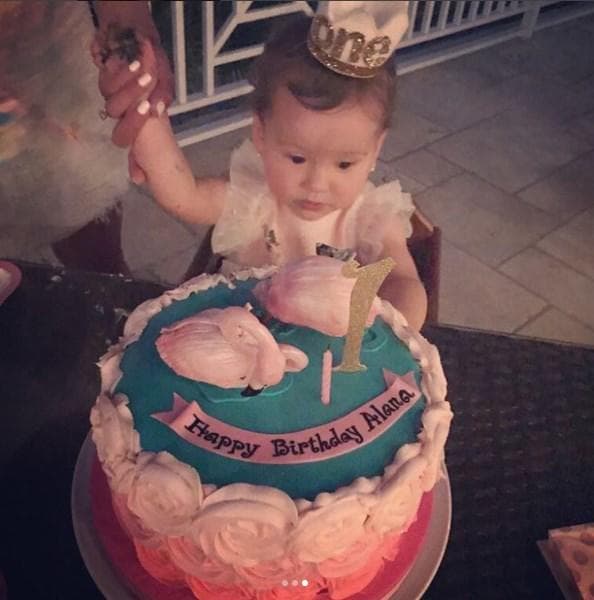 Esta enternecedora imagen corresponde a su primer cumpleaños.