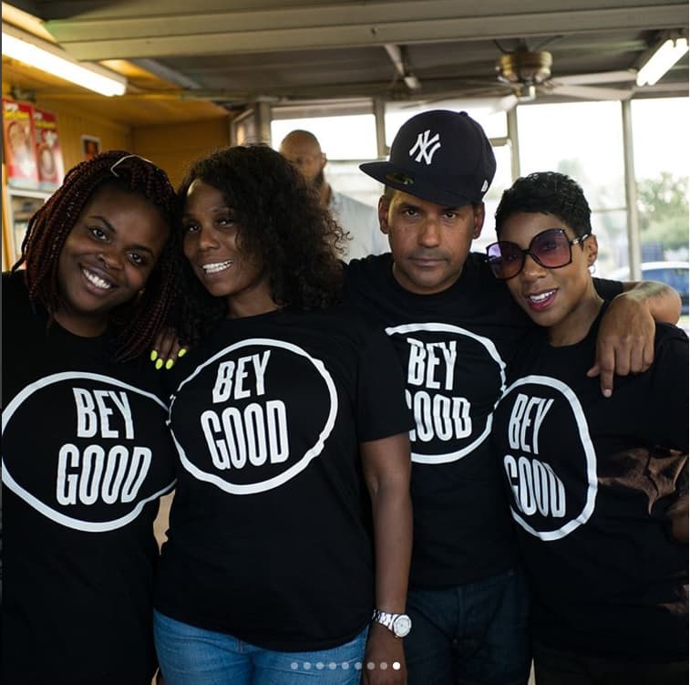 Este fue el equipo que acompañó a Beyonce en esta noble causa a quien les agradeció su apoyo en su cuenta de Instagram: "Todos ustedes son tan constantemente dedicados a nuestra comunidad. ¡Gracias! Todavía hay trabajo por hacer, por favor continúe donando y haga todo lo posible para restaurar nuestra ciudad".